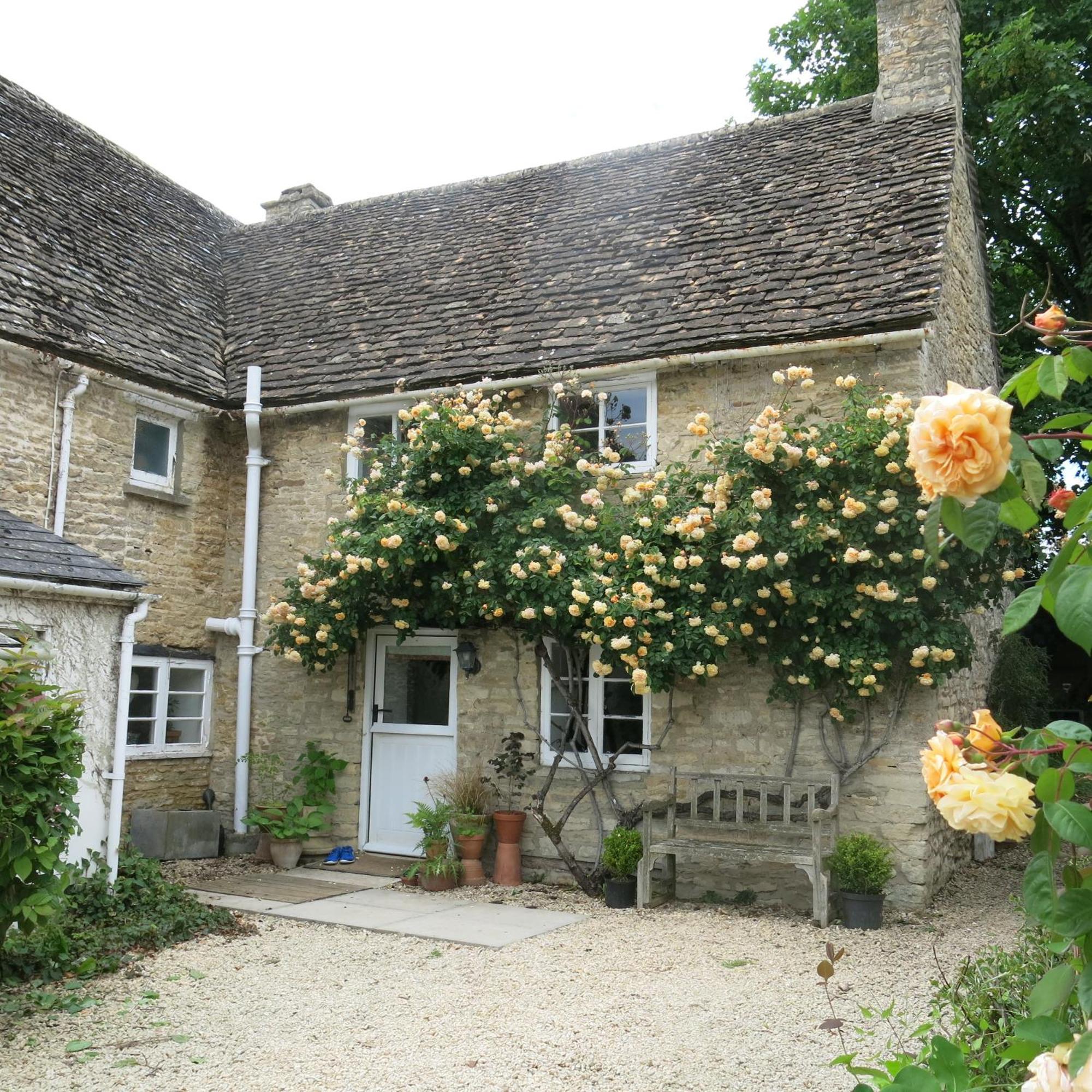 Characterful Cotswold Cottage Cirencester Exterior photo